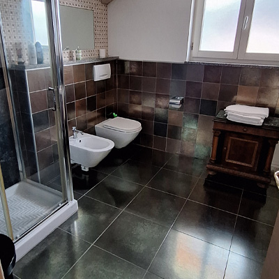 Romita House bathroom